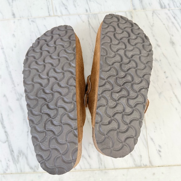 Tan suede shearling lined Birkenstock clogs - Picture 4 of 4